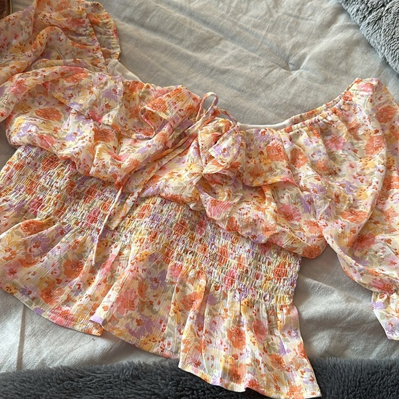 Small Cropped Floral Off the Shoulder Flowy Top NWOT - Picture 3 of 8